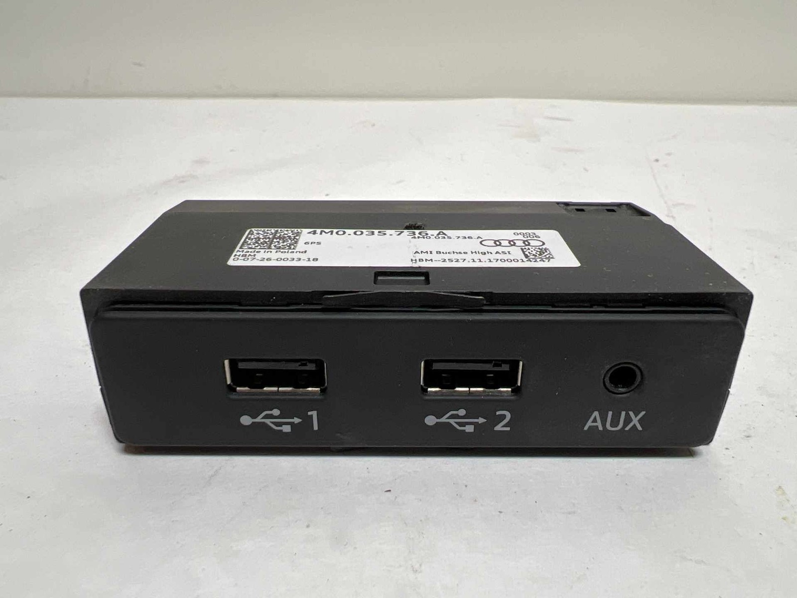 2017-2020 Audi Q7 OEM Audio USB AUX Interface Jack Port Hub 4M0035736A (TL)