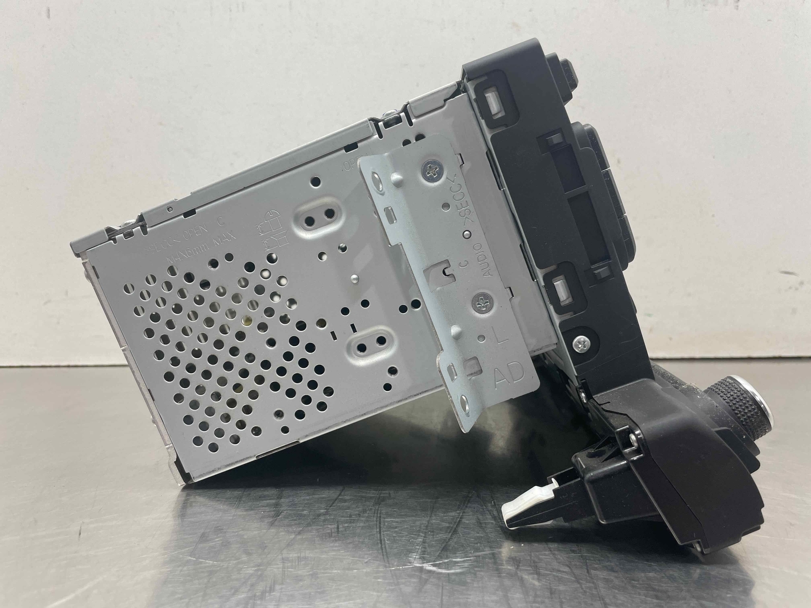 2017 Hyundai Elantra Sedan OEM AM/FM Radio Receiver CD Player 96170-F2110UAT 18