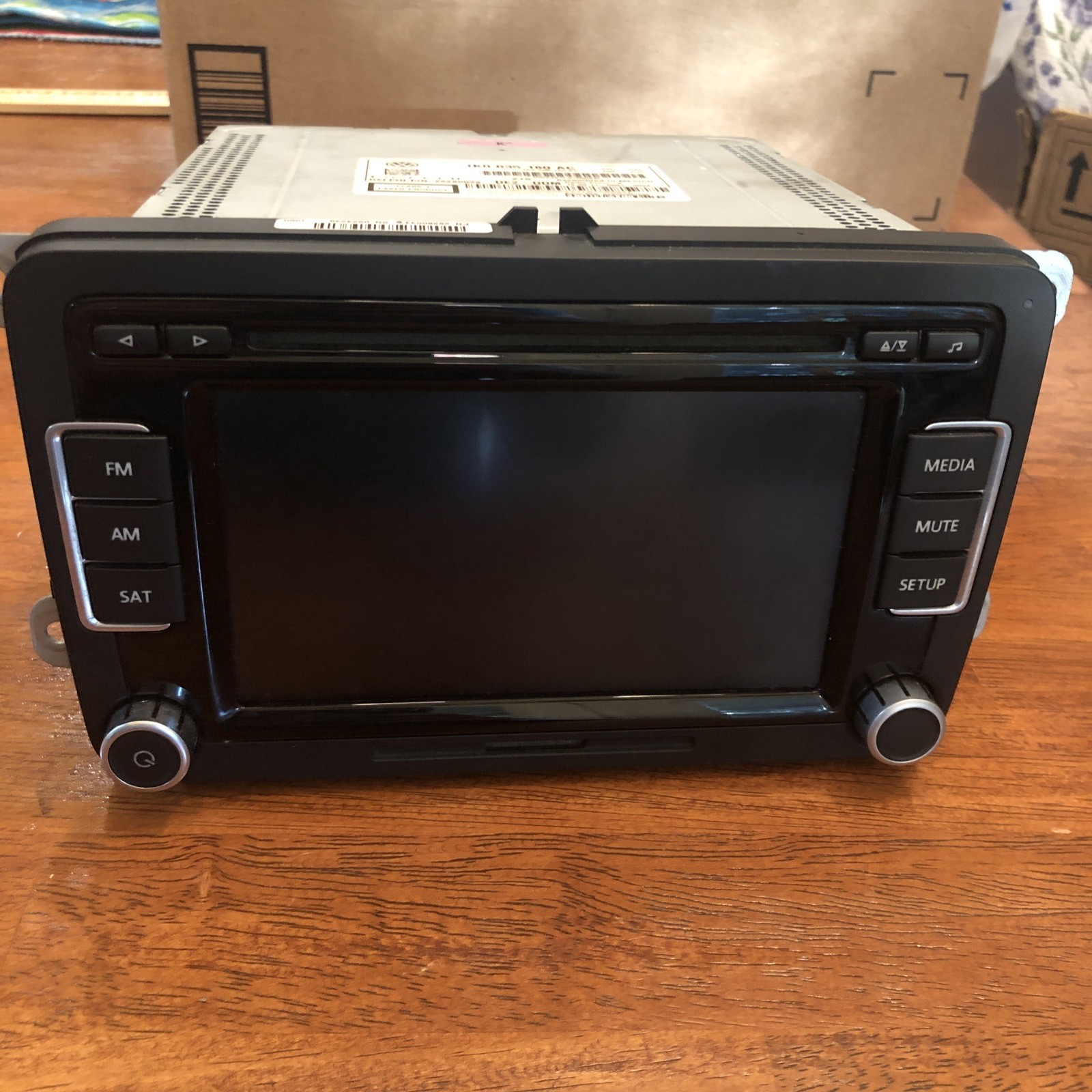 2009-2011 Volkswagen VW CC Radio AM/FM CD Disc Player Screen 1K0-035-180-AC OEM