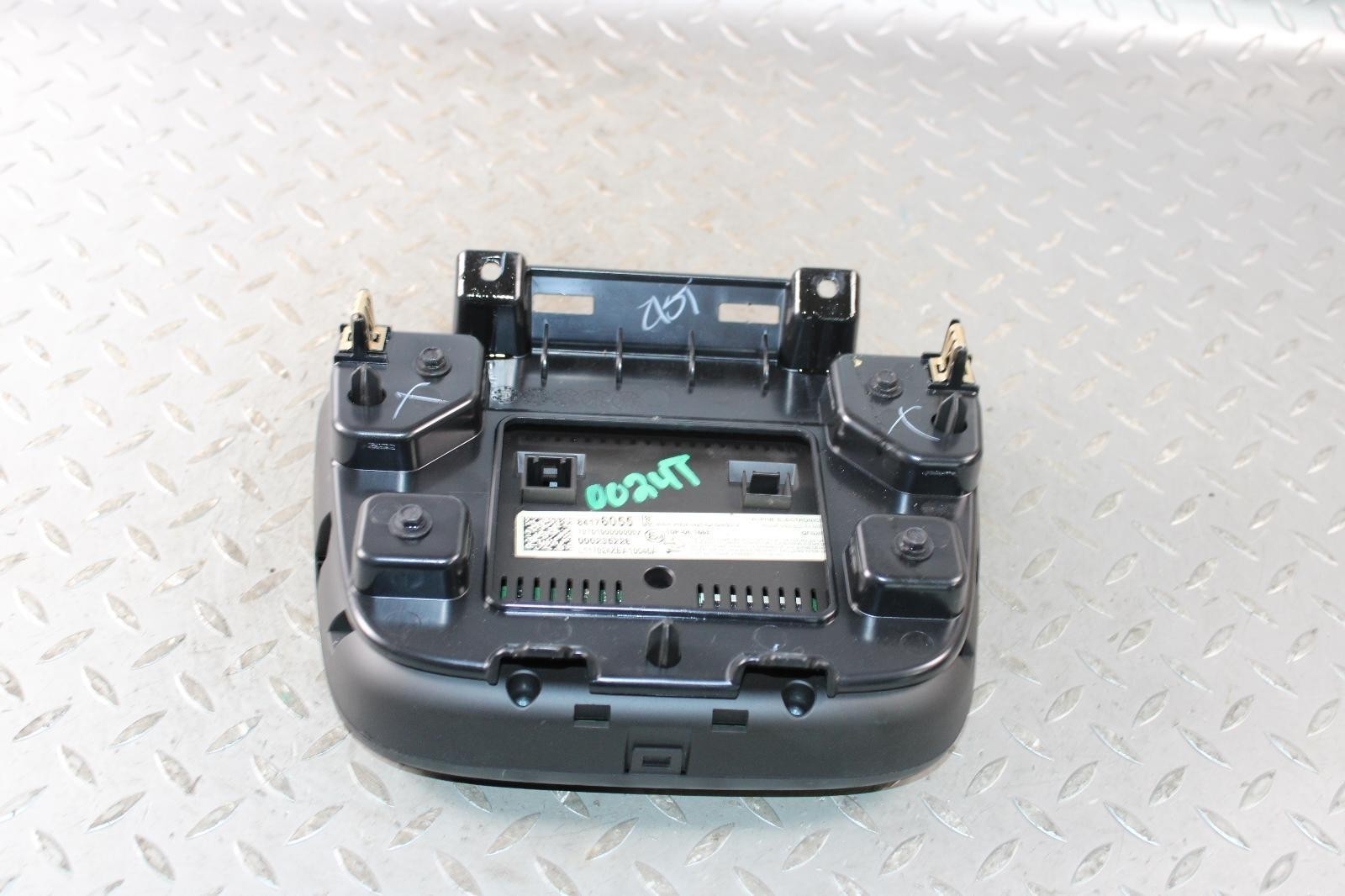 16-17 Malibu Audio Radio Stereo 8″ Information Display Screen OE Info OE WTY