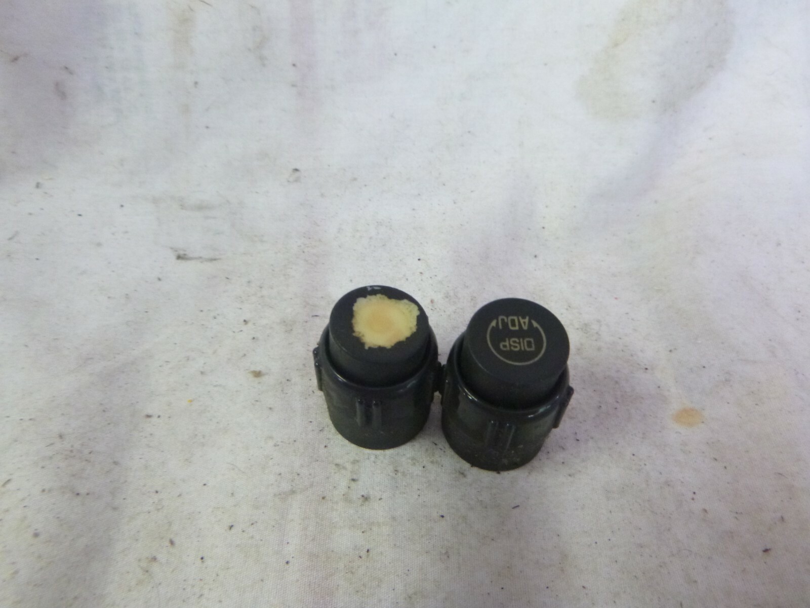 05 06 Chevrolet Equinox Radio Cd Knob Set 15868182 TRB125