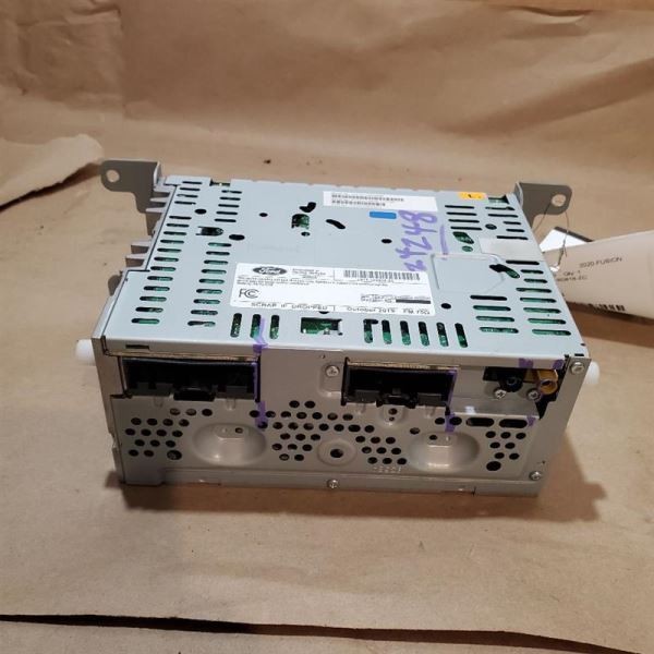 Audio Equipment Radio Receiver AM-FM-CD-MP3 Fits 20 FUSION 268235