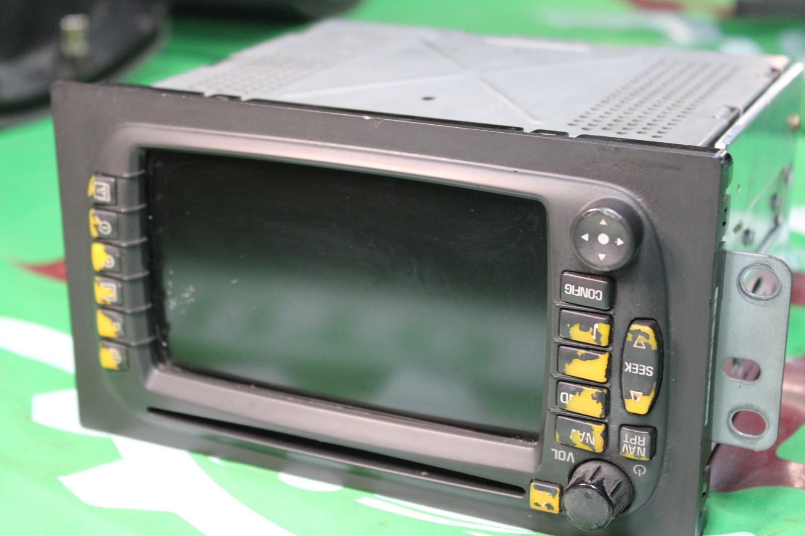2003-2004 Cadillac Escalade Radio CD DVD GPS Navigation Screen Display V1585 DG