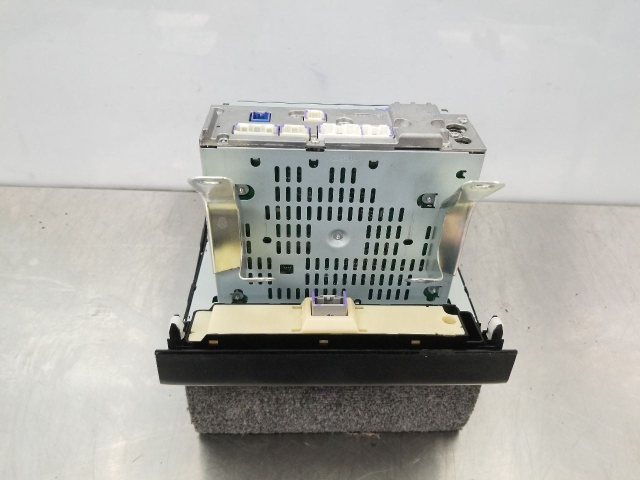 12 TOYOTA TACOMA TRD OFFROAD 4X4 4.0L RADIO DISPLAY AND RECEIVER 8612004260 OEM