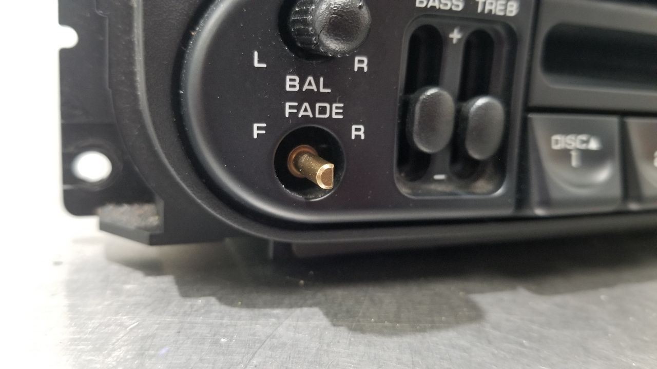 03 JEEP WRANGLER TJ RADIO AUDIO RECEIVER HEAD UNIT 05064354AJ