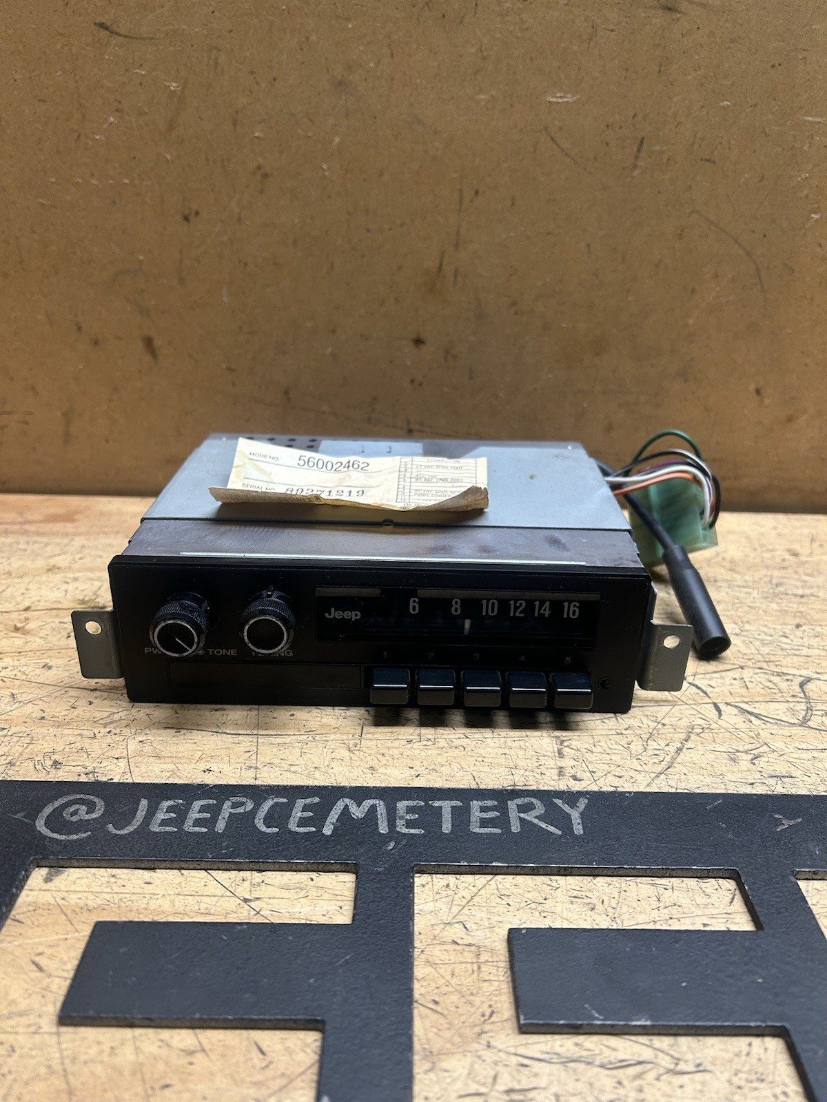 AM Radio 56002462 Jeep Cherokee XJ Comanche MJ OEM Original AMC with Bracket