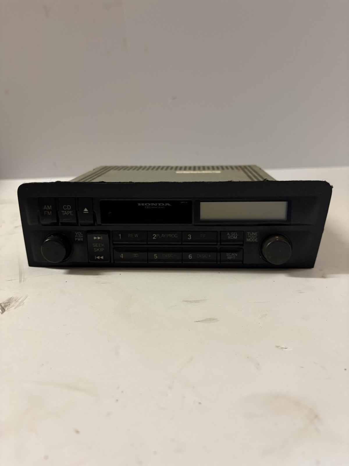 OEM AM/FM radio used in 2001-2002 Honda Civic ***NOT TESTED***