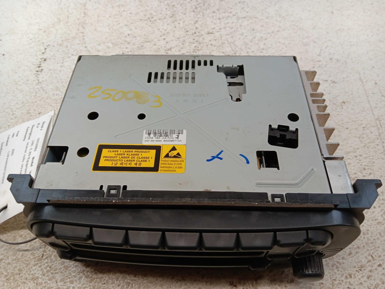 02-06 Jeep Wrangler Radio Receiver AM-FM-CD Player **May Need Programming**