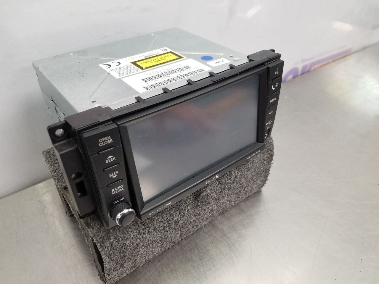 08 DODGE CHARGER SUPER BEE RADIO AUDIO RECEIVER AND DISPLAY ID RER ON FACE PLATE