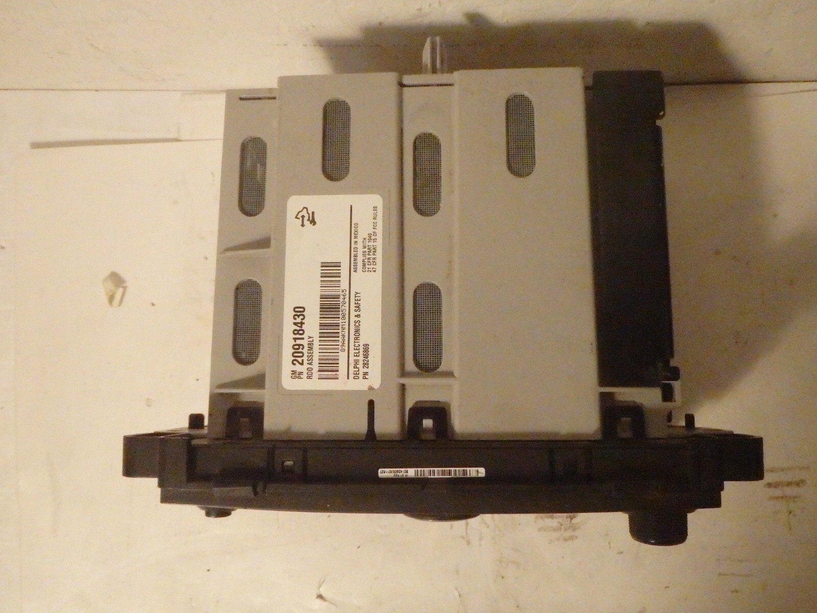 OEM 10-13 Chevrolet Chevy Silverado 20918430 28246869 Radio CD AUX Player