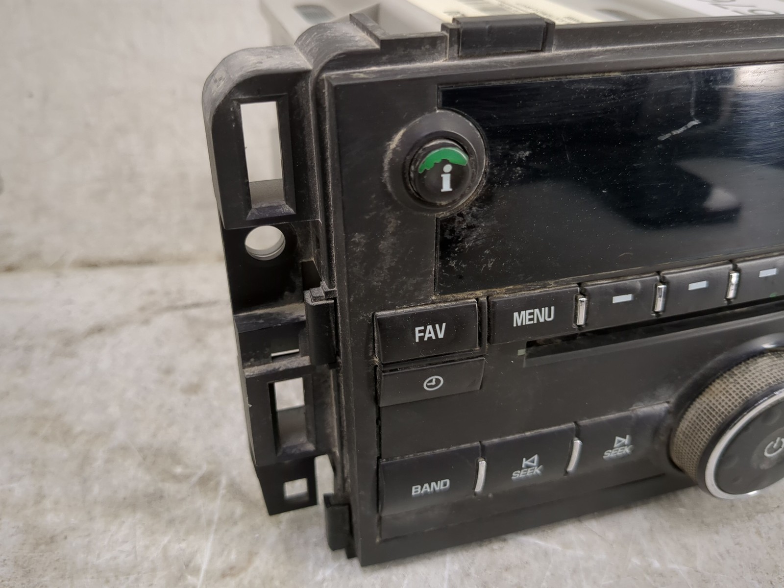 2010-2014 Chevrolet Suburban 1500 Am Fm Cd Player Radio Receiver Y86CE
