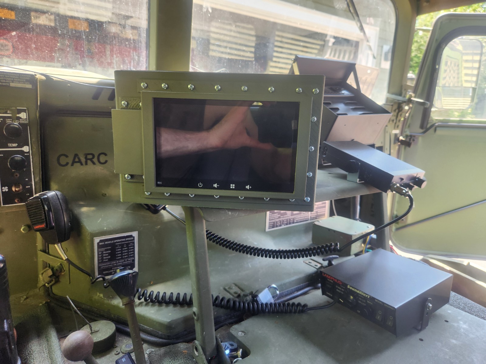 MPIS-400 Infotainment System for HMMWV / 24V Military Vehicles. All In One Unit