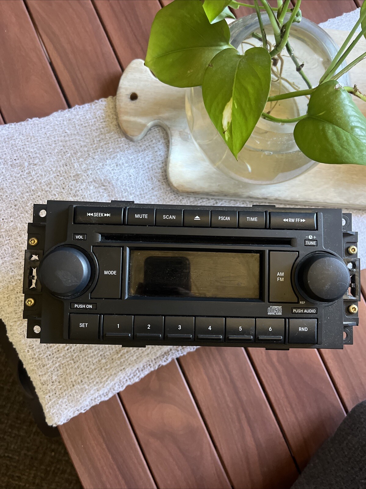 04 05 06 07 08 09 Dodge Chrysler Jeep AM FM 6 disc CD radio receiver P05091175AD