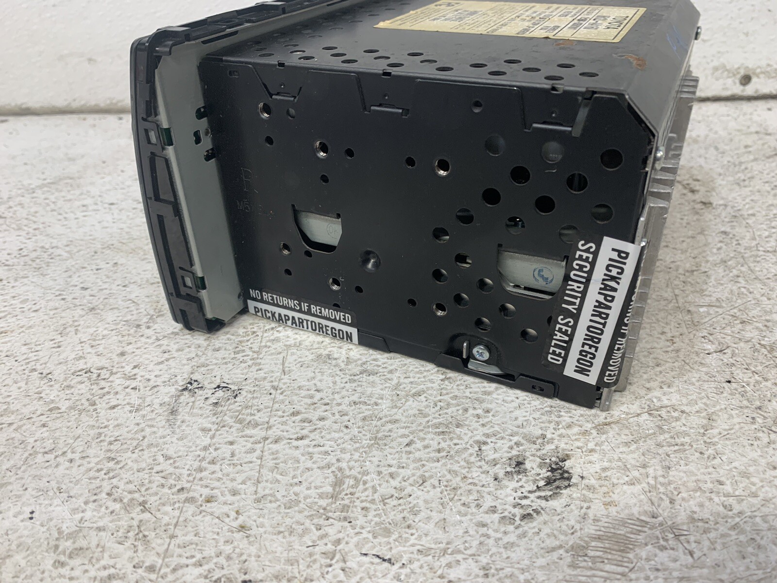 2005-2006 Toyota Camry LE XLE 16860 stereo radio CD player 86120-AA160 head unit