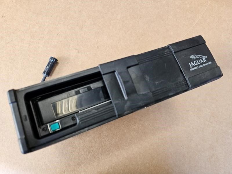 USED 01 XK8 TRUNK MOUNTED CD CHANGER AS SHOWN SHIPPED