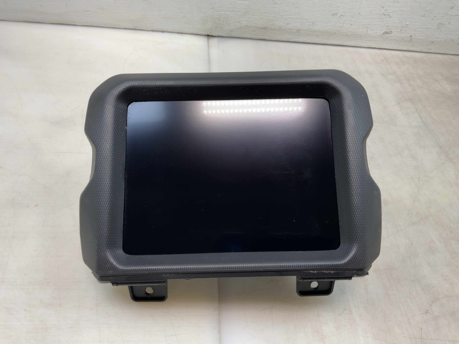Jeep Wrangler JL OEM 8.4inch Touchscreen Radio w Trim Panel 2019-2020 168294