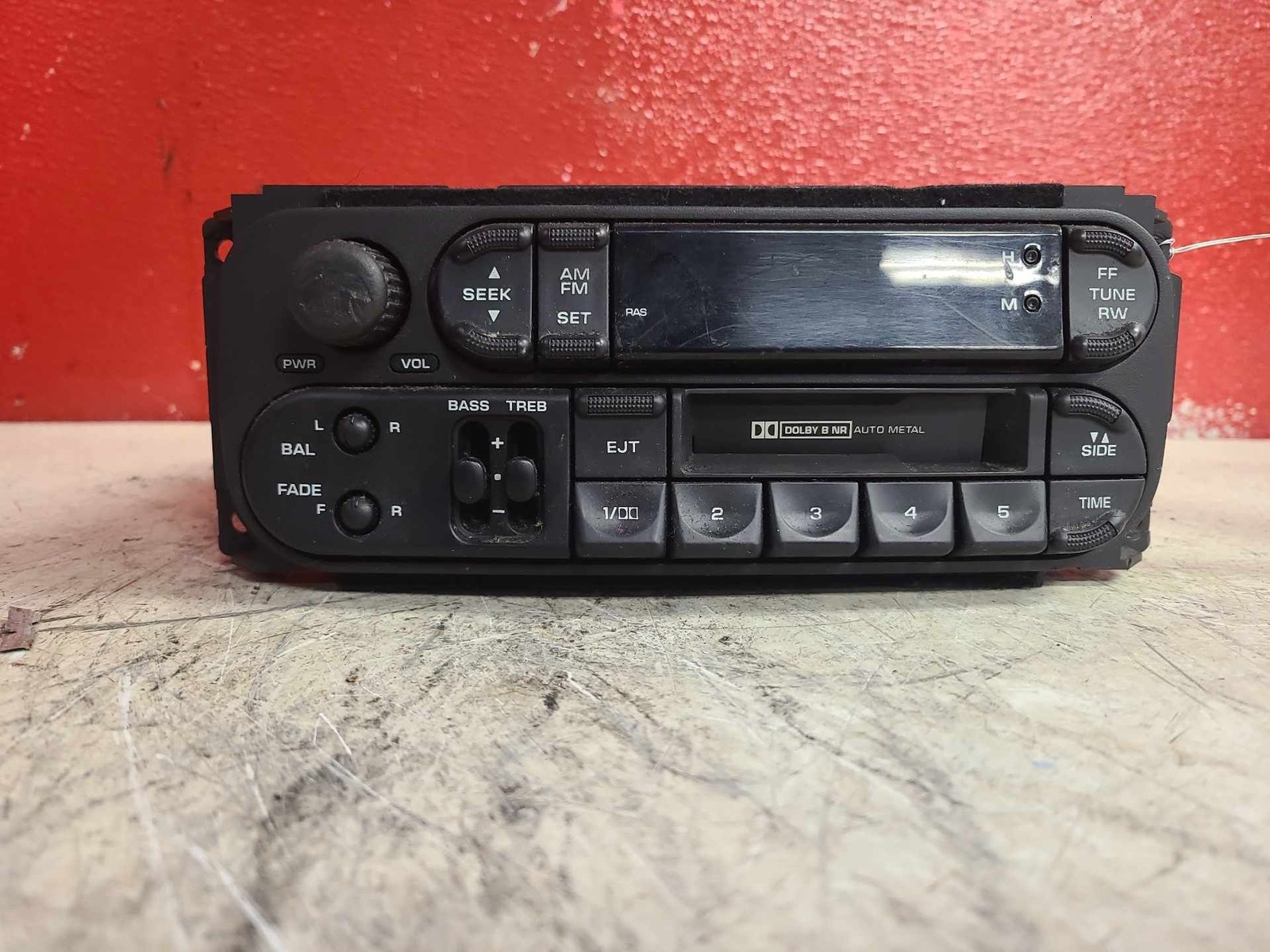 01 02 DODGE DAKOTA DURANGO STRATUS Radio AM-FM-stereo-cassette W/O CD Control
