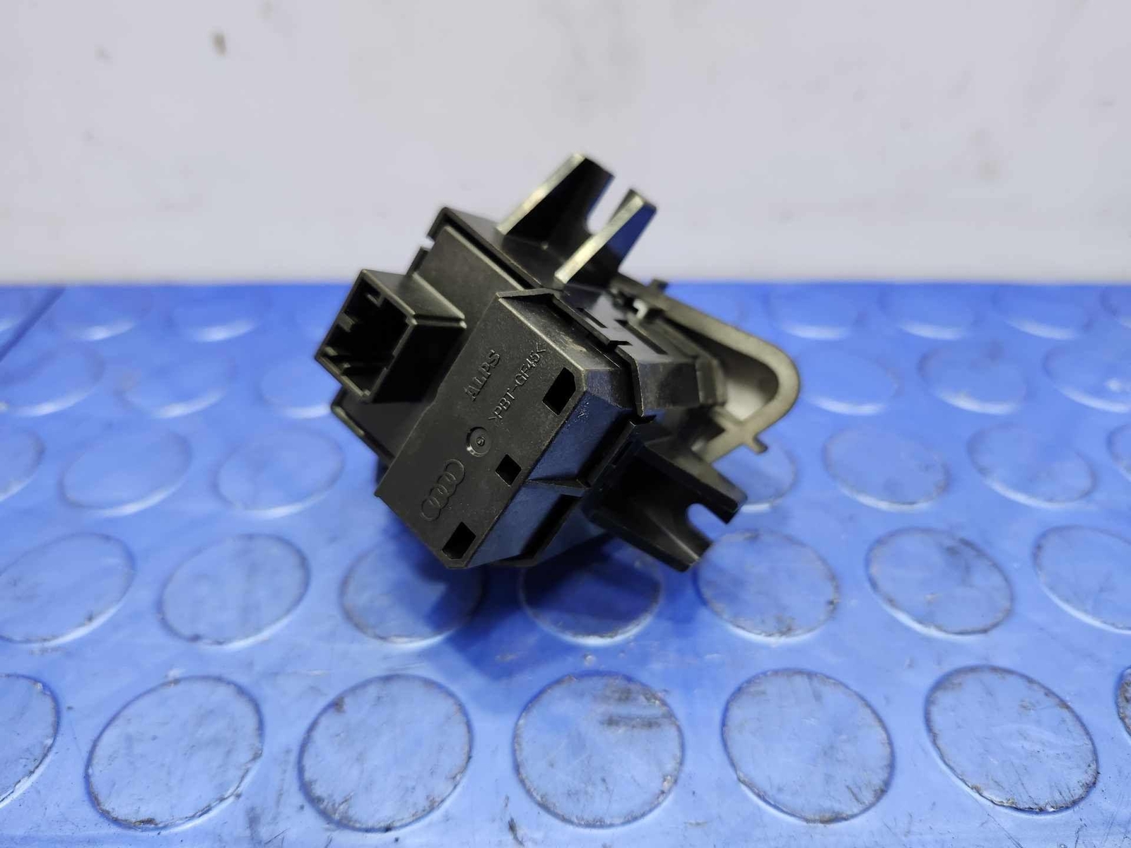 2017-2019 Audi Q7 Opera Unit Switch Volume Control Switch OEM 4M1919616B