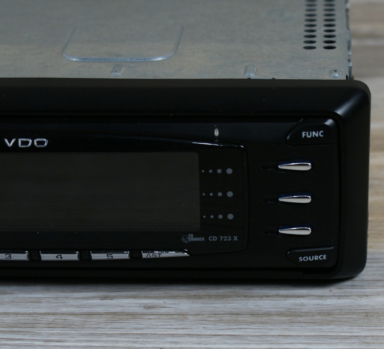 VDO CD-723X Car Stereo CD Radio Player Head Unit RDS Flip Front SPARES or REPAIR