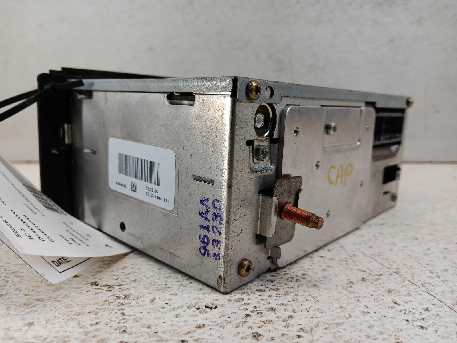 02-06 Jeep Wrangler Radio Receiver AM-FM-CD Player **May Need Programming**