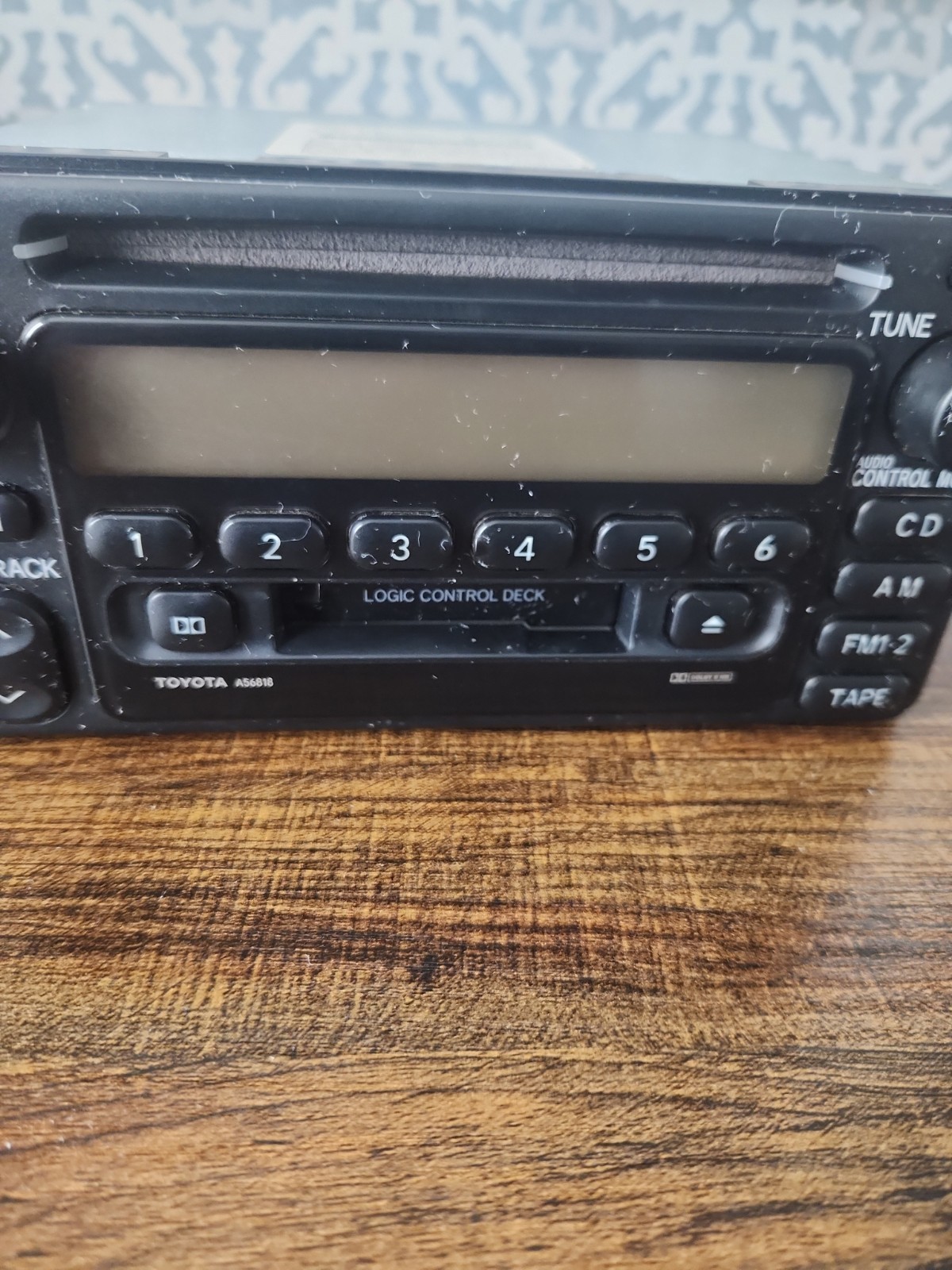 2001: Toyota RAV4 – AM/FM Radio Receiver CD Player Cassette – A56818 86120-42040
