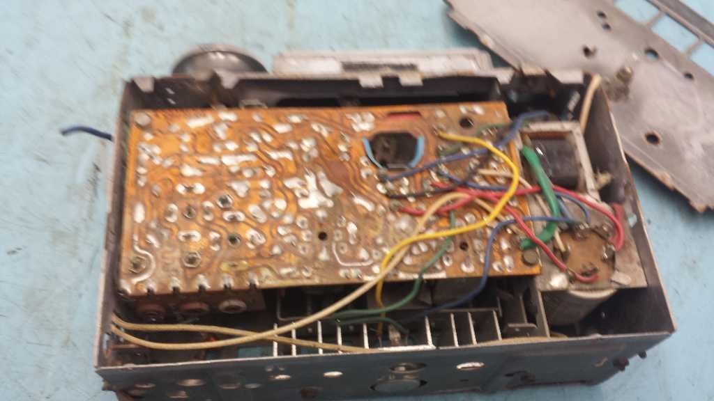 UNTESTED A/M RADIO FOR REBUILD FITS 1972 CUTLASS 996055