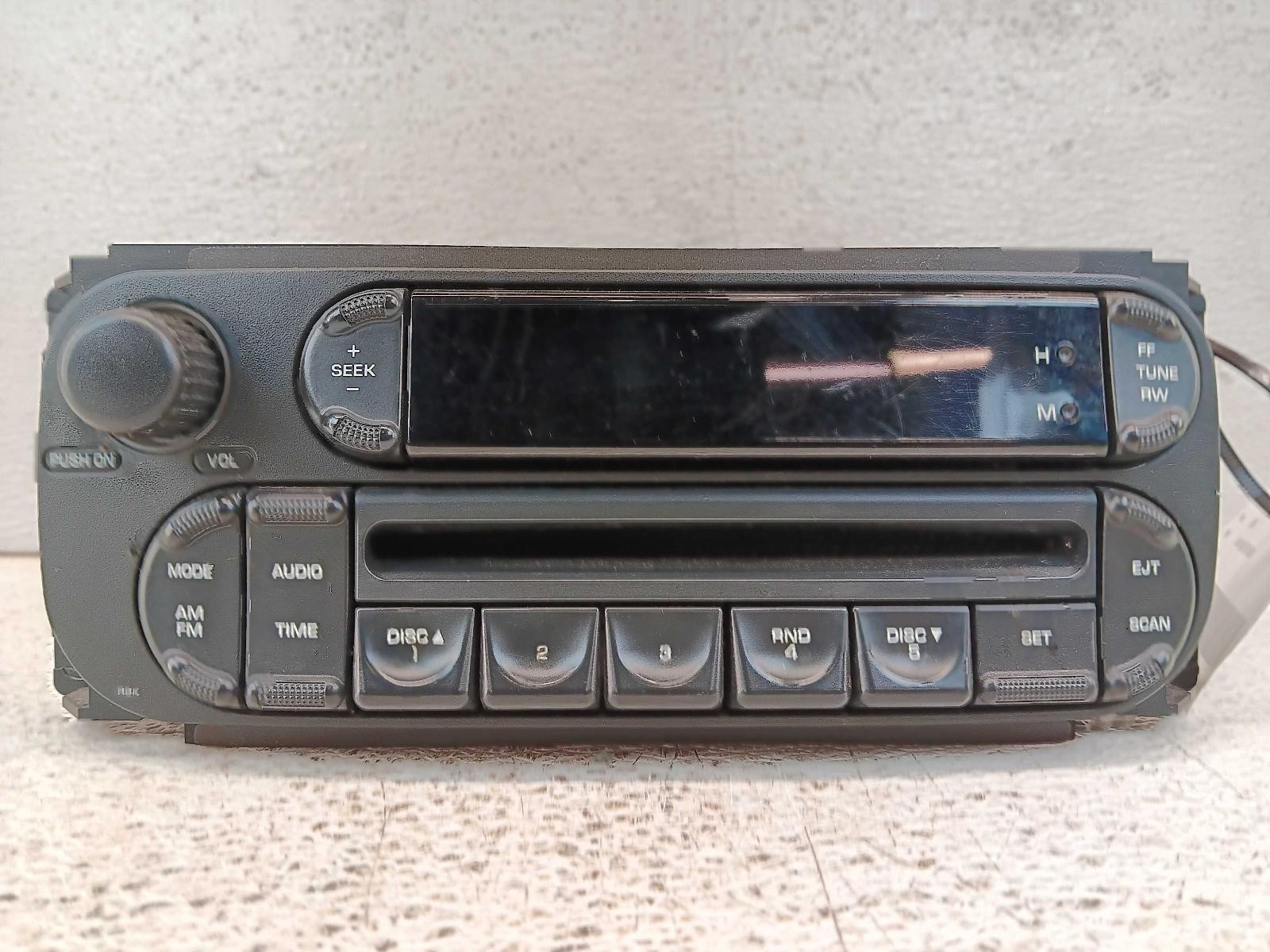 02-06 Jeep Wrangler Radio Receiver AM-FM-CD Player **May Need Programming**