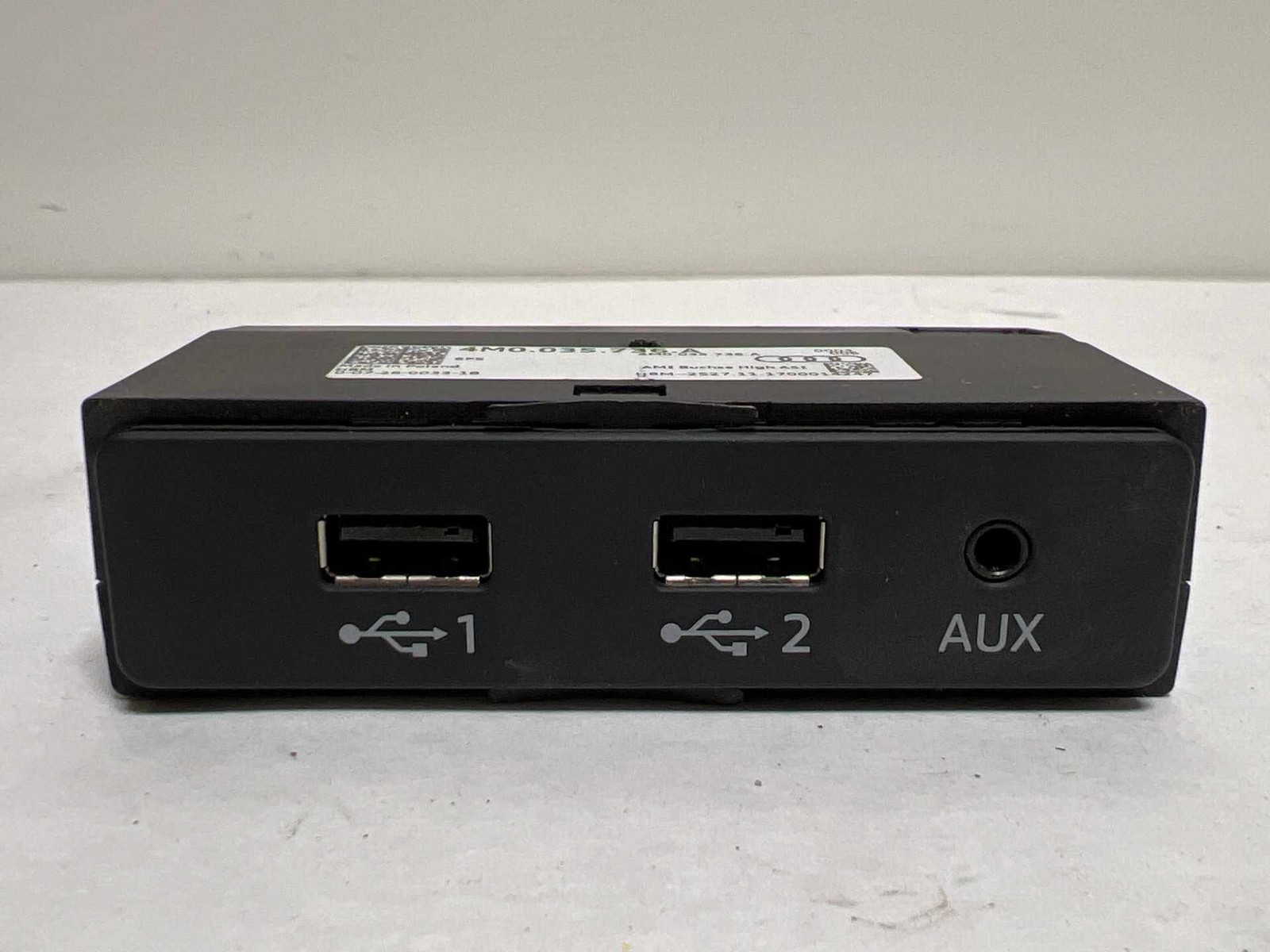 2017-2020 Audi Q7 OEM Audio USB AUX Interface Jack Port Hub 4M0035736A (TL)