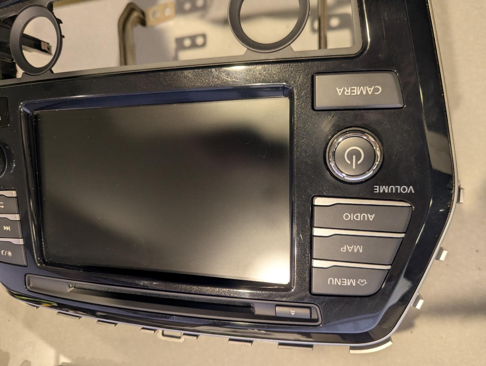 19 20 MAXIMA Radio Display and Receiver, w/Navigation Option. ID 25915DJ0D