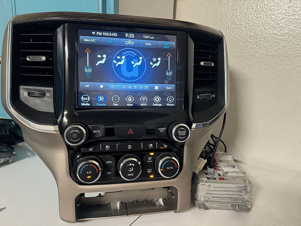 19-22 RAM UAV UCONNECT 4C 8.4″ DISPLAY CARPLAY/SXM/GPS RADIO WIRING BEZEL AC CNT