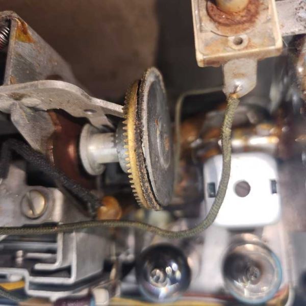 UNTESTED 6VOLT A/M RADIO FITS 1951 PLYMOUTH 1160833