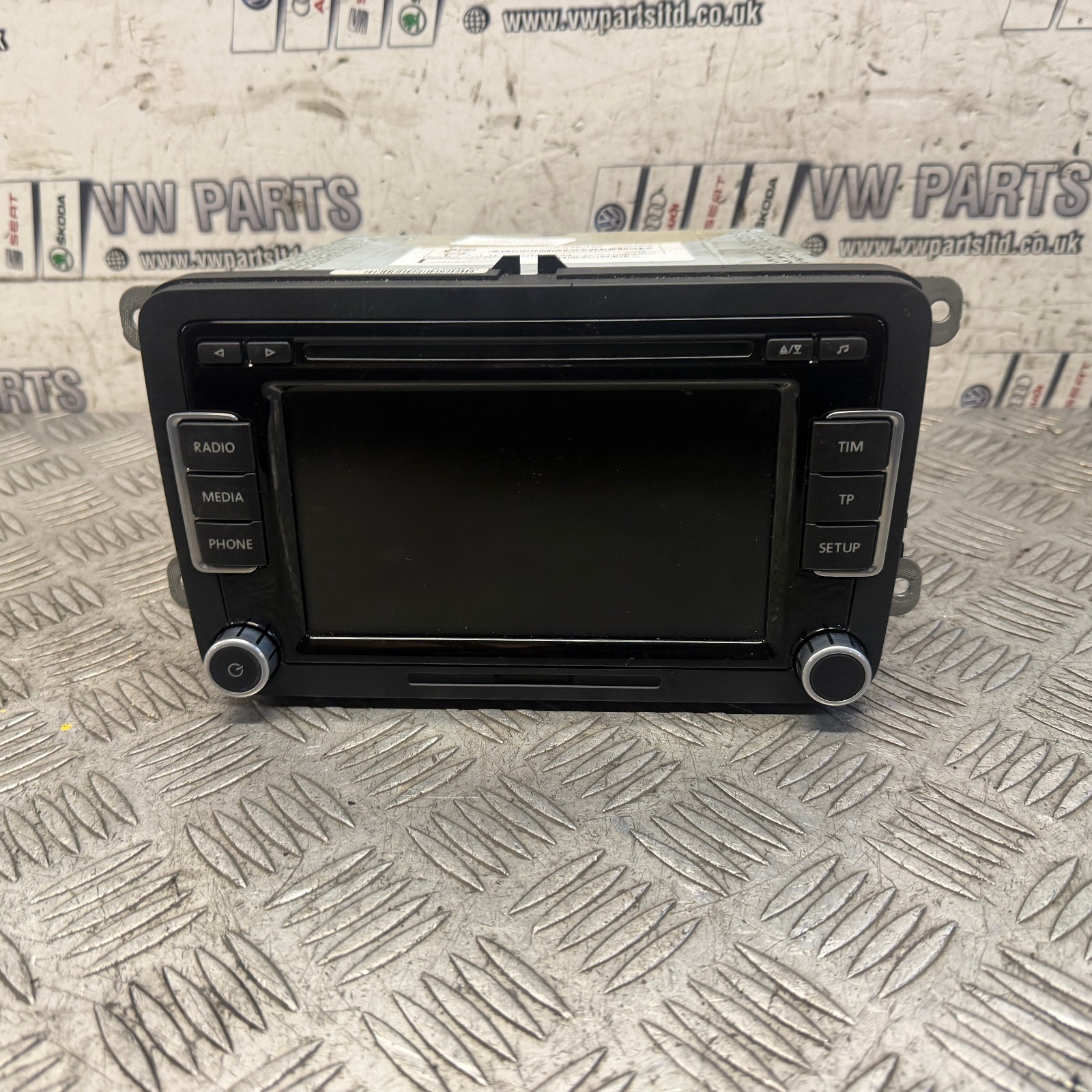 VW SCIROCCO CAR RADIO STEREO CD PLAYER HEAD UNIT 3C8035195 08-13 NO CODE