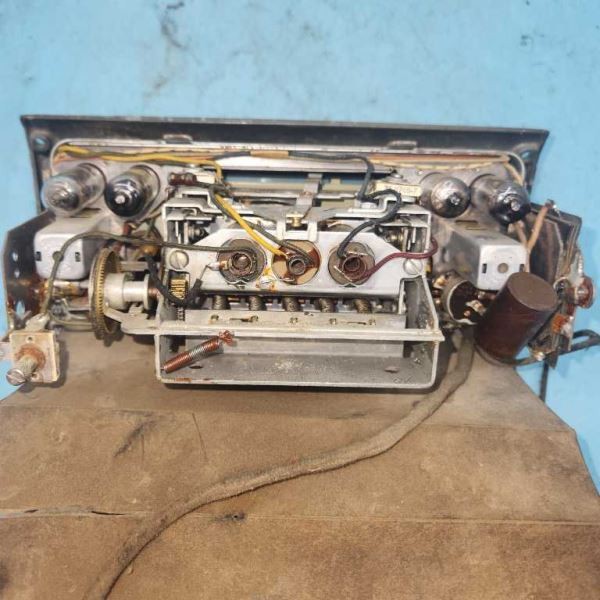 UNTESTED 6VOLT A/M RADIO FITS 1951 PLYMOUTH 1160833