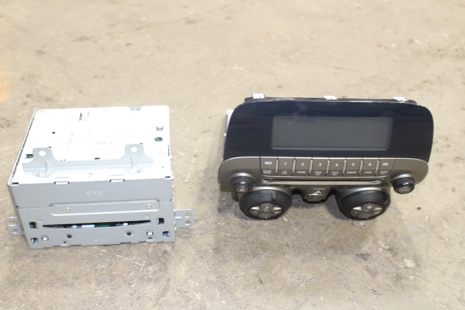 2010-12 Camaro Heater Climate Control Radio Control Display & Receiver 92235960