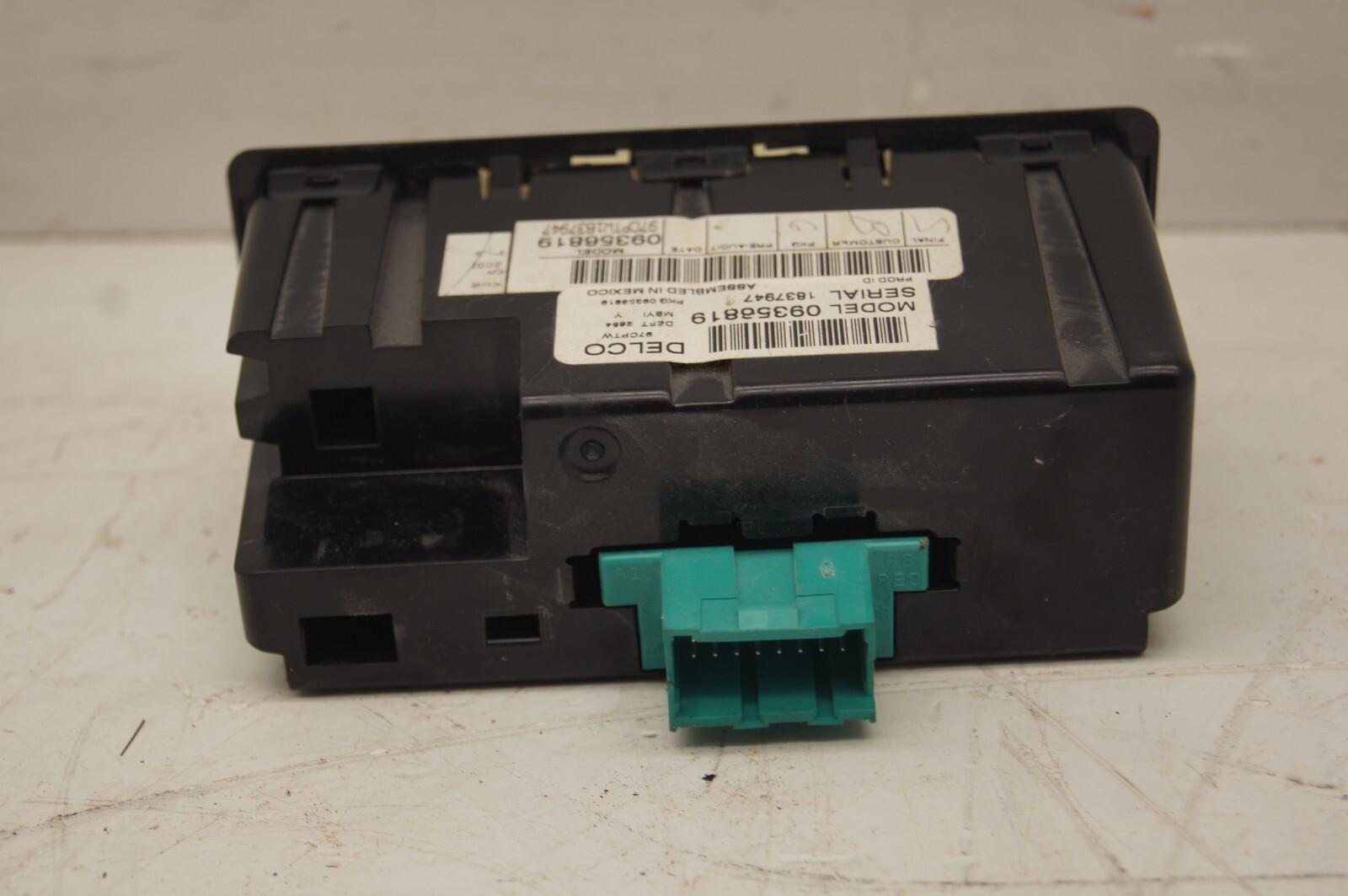 2000-2006 Chevrolet Tahoe GMC Yukon Rear Audio Radio Control GM 09356819 9356819