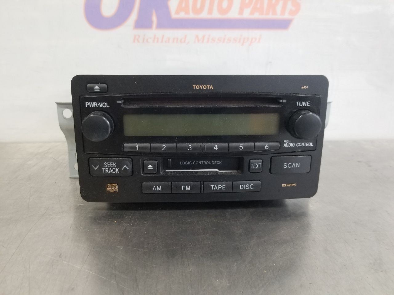 04 2004 TOYOTA SEQUOIA RADIO AUDIO RECEIVER 861200C071