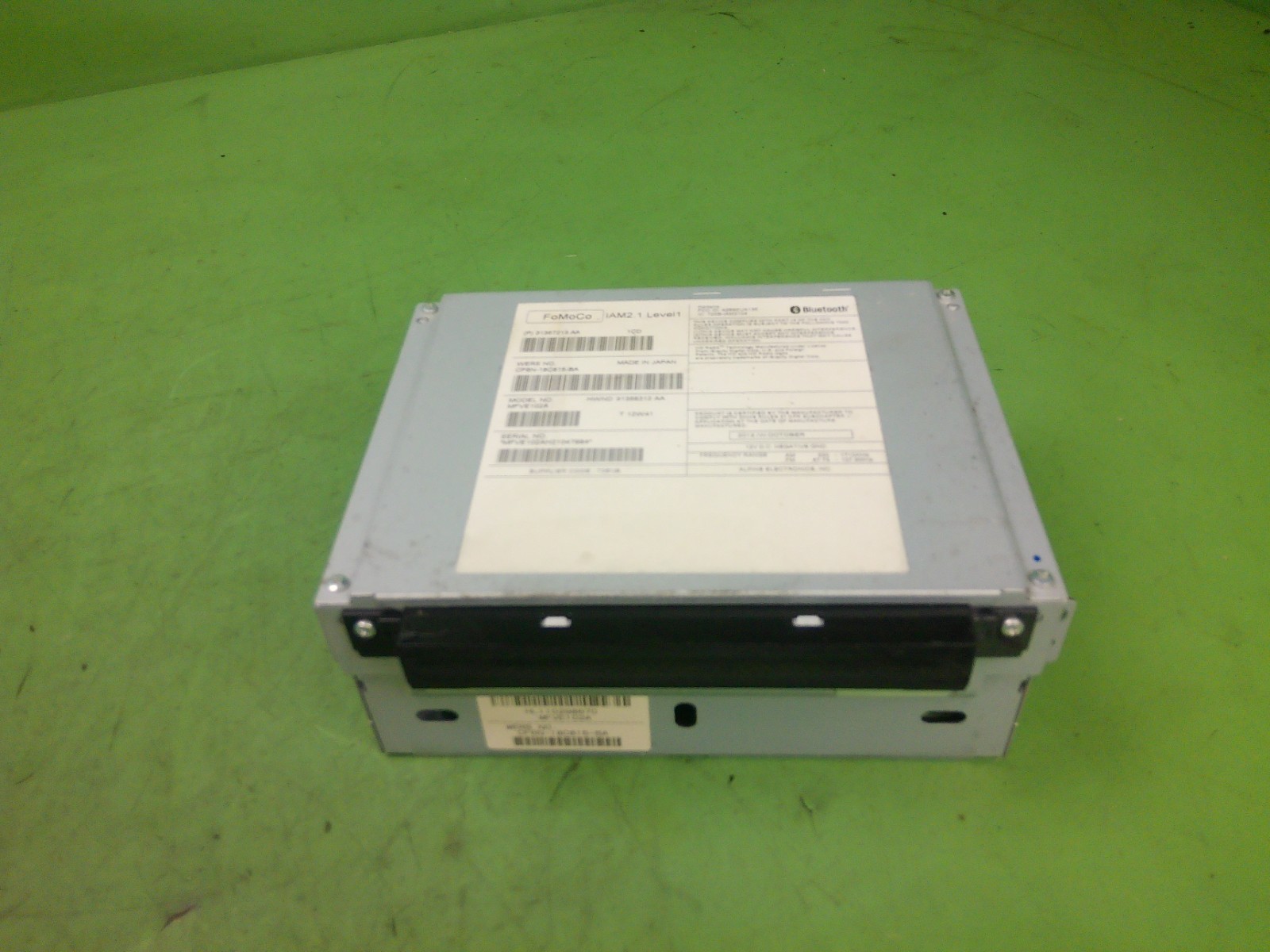 12-13 VOLVO XC60 AM-FM-CD/DVD MP3 RECEIVER 31357213 OEM
