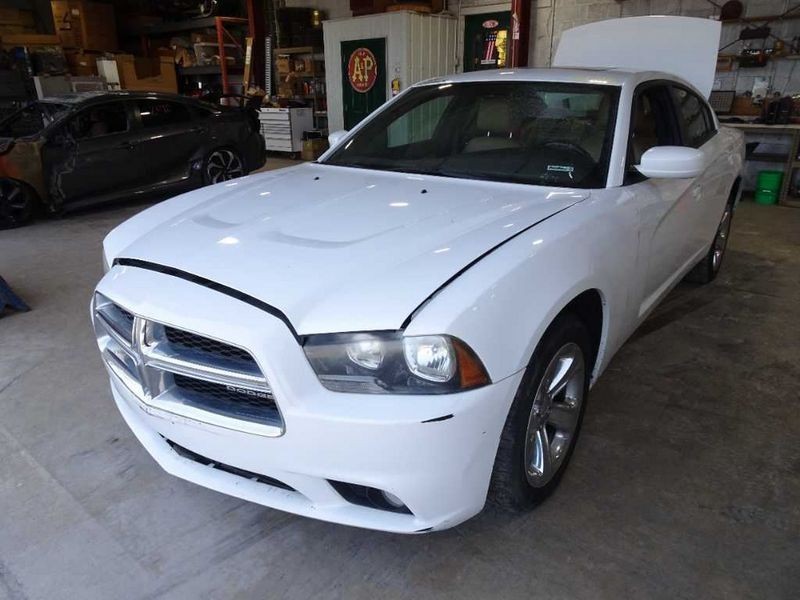 2011-2014 DODGE CHARGER Info-GPS-TV Radio Info 8.4″ Front Display Screen GENUINE