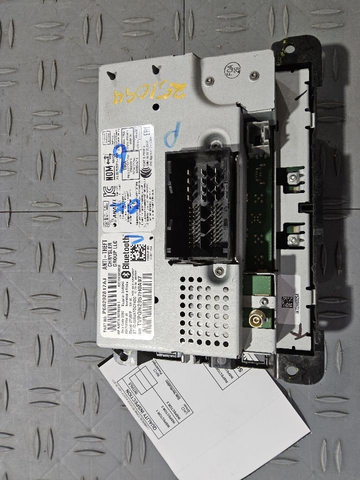 2017-2020 Jeep Compass Radio 5″ Display Screen and Receiver ID 68292817AJ