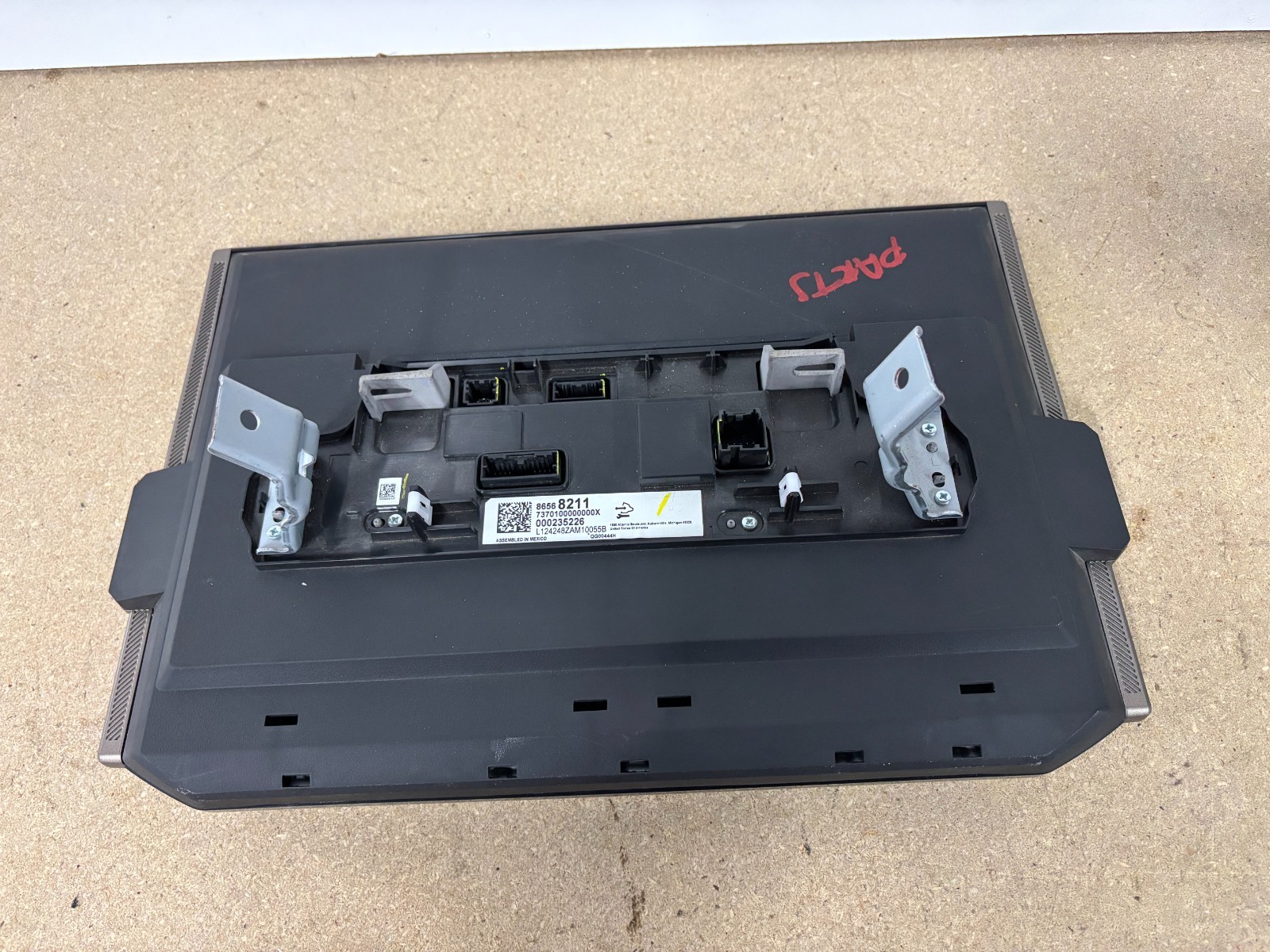 GM OEM 2025-2026 Hummer EV 86568211 Media Touchscreen Display Unit Screen