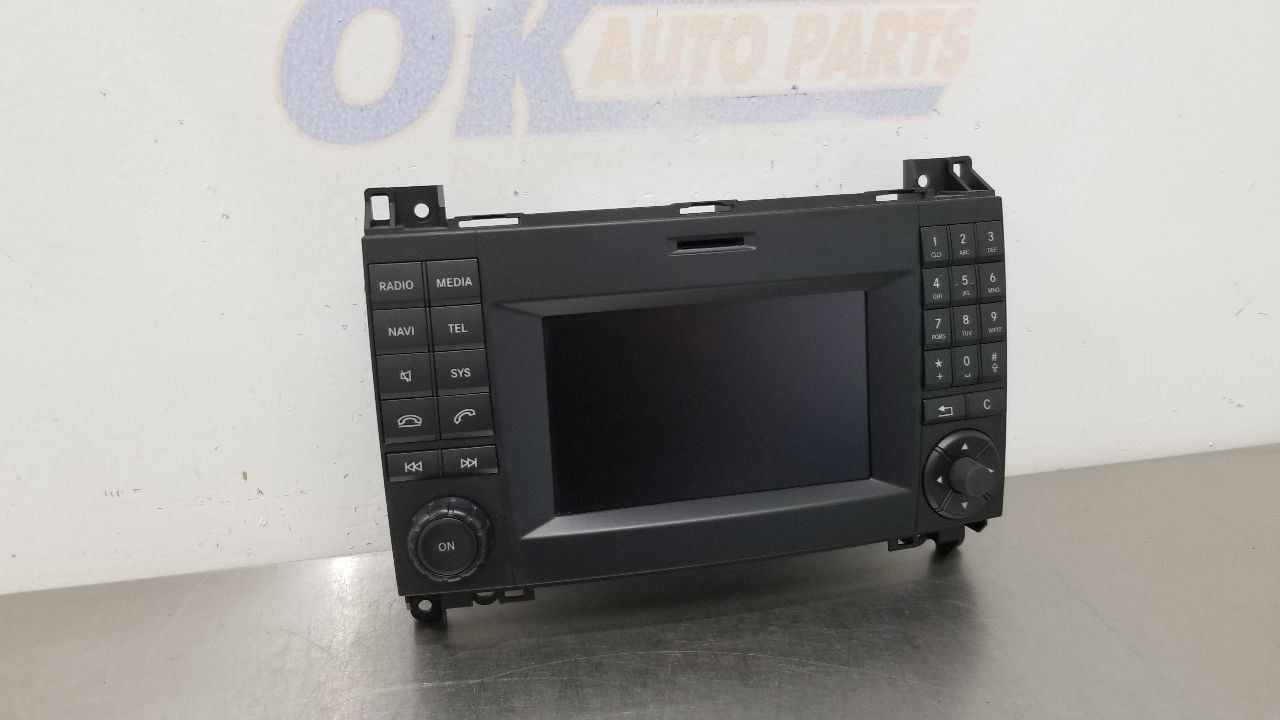 17 MERCEDES BENZ METRIS RADIO AUDIO RECEIVER 5.8″ DISPLAY 4479009005