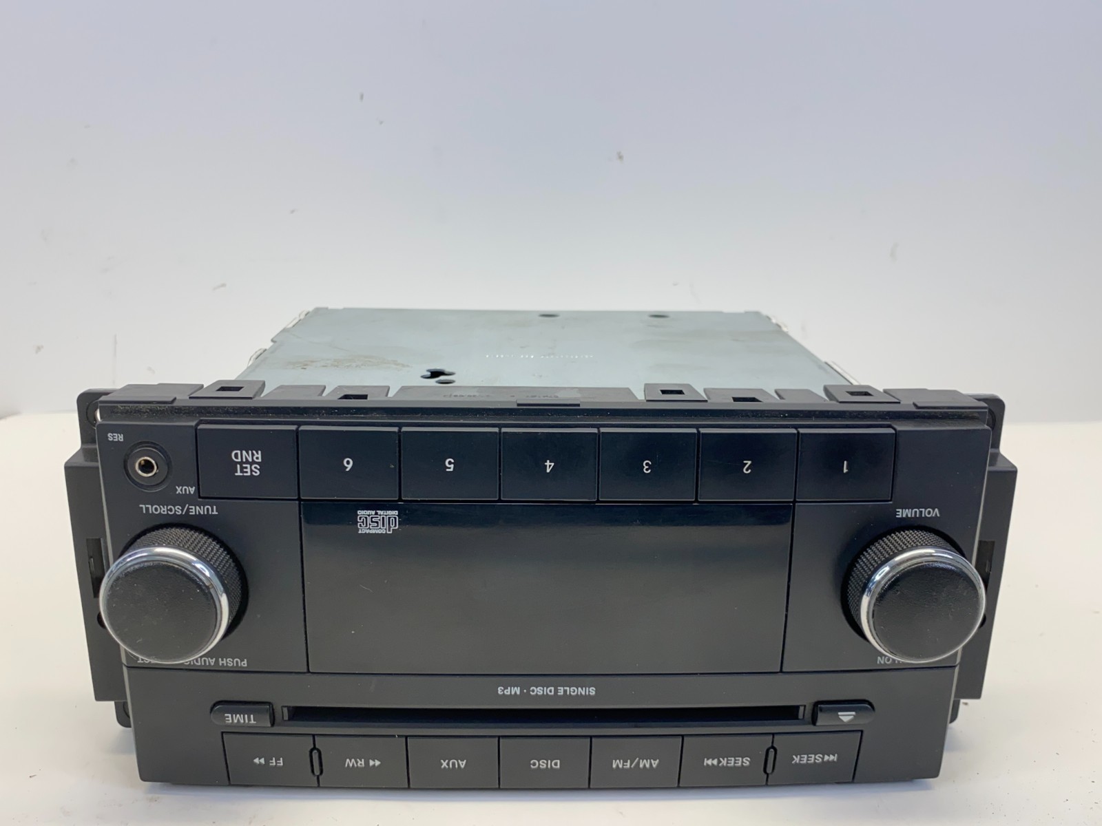 2010 CHRYSLER 300 DODGE RAM AM FM CD PLAYER AUX RADIO RECEIVER P05091111AC OEM