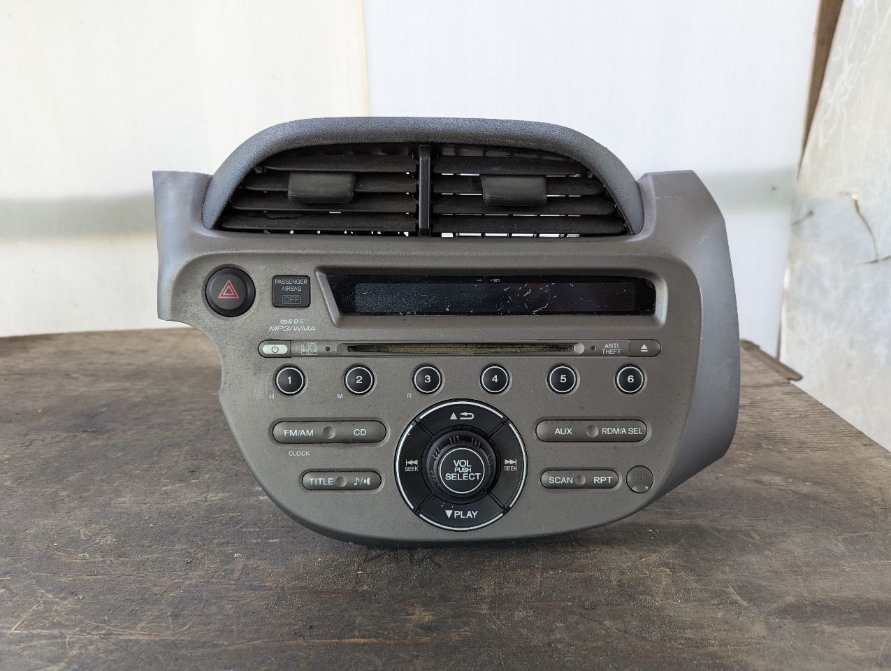 Audio Equipment Radio Tuner Assembly AM-FM-CD-MP3 Fits 09-13 FIT 39414
