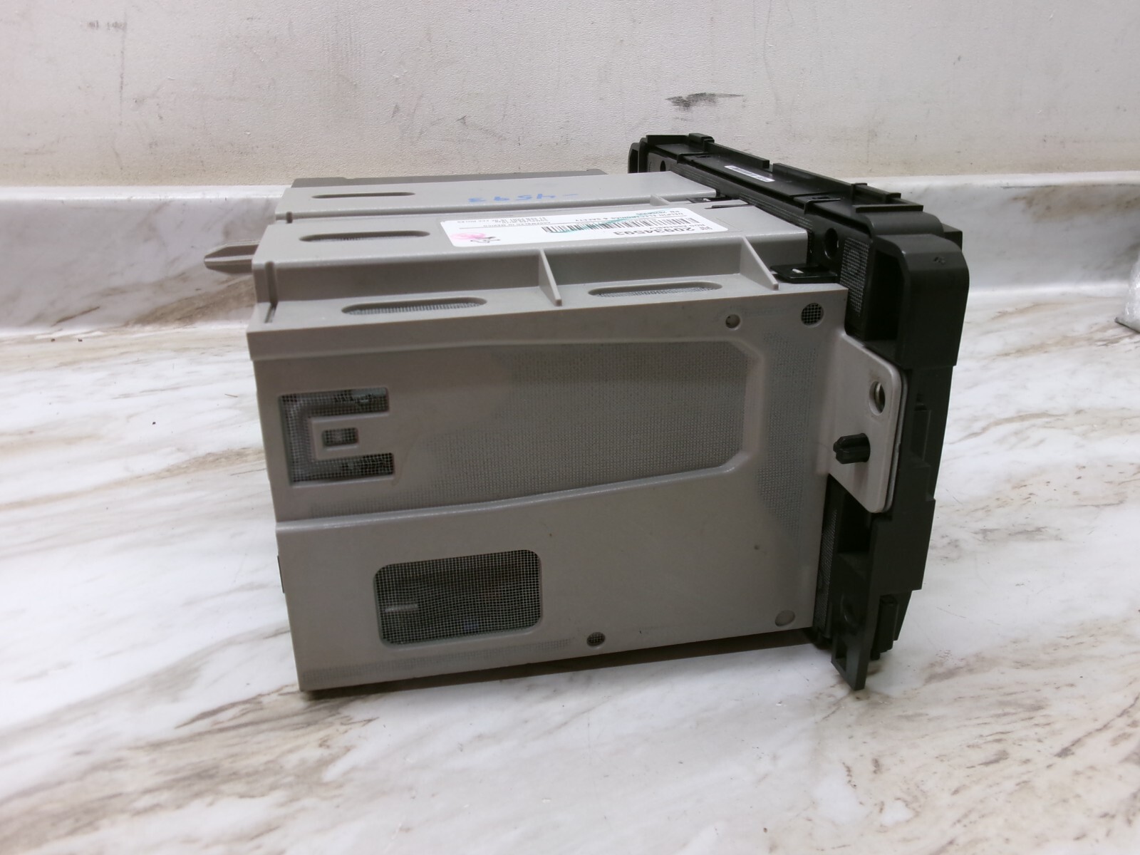 20934593 10 11 12 13 Express Tahoe Silverado AM FM Stereo Radio CD MP3 Player