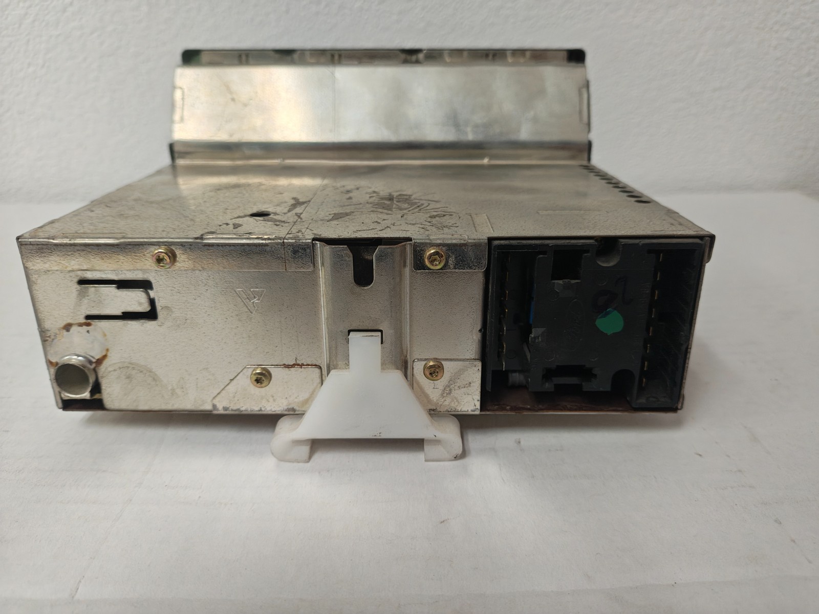 OEM Ford Explorer AM and FM Radio, does not have Cassette Player F77F-19B131-AA