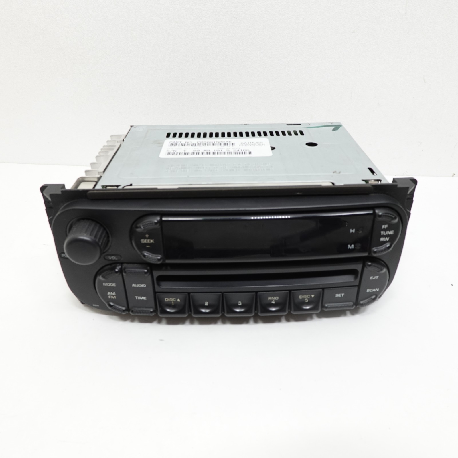 2002 – 2006 Jeep Wrangler TJ Audio Radio Receiver AM/FM/6-CD Changer P05091506AE