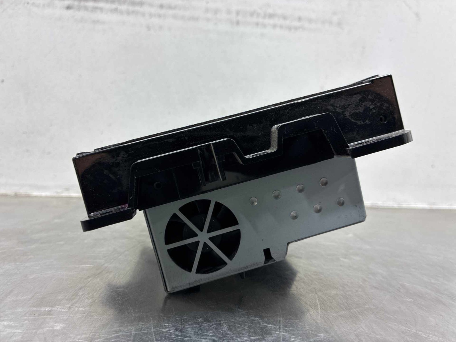 2018 Jeep Compass Radio Receiver Audio AM FM 8.4″ Display Screen OEM 68292822AJ