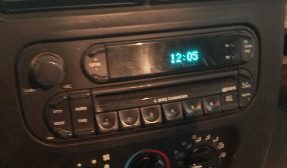 2006 Jeep Wrangler TJ Rubicon 4×4 AM FM 6 CD Radio #62517 Z2