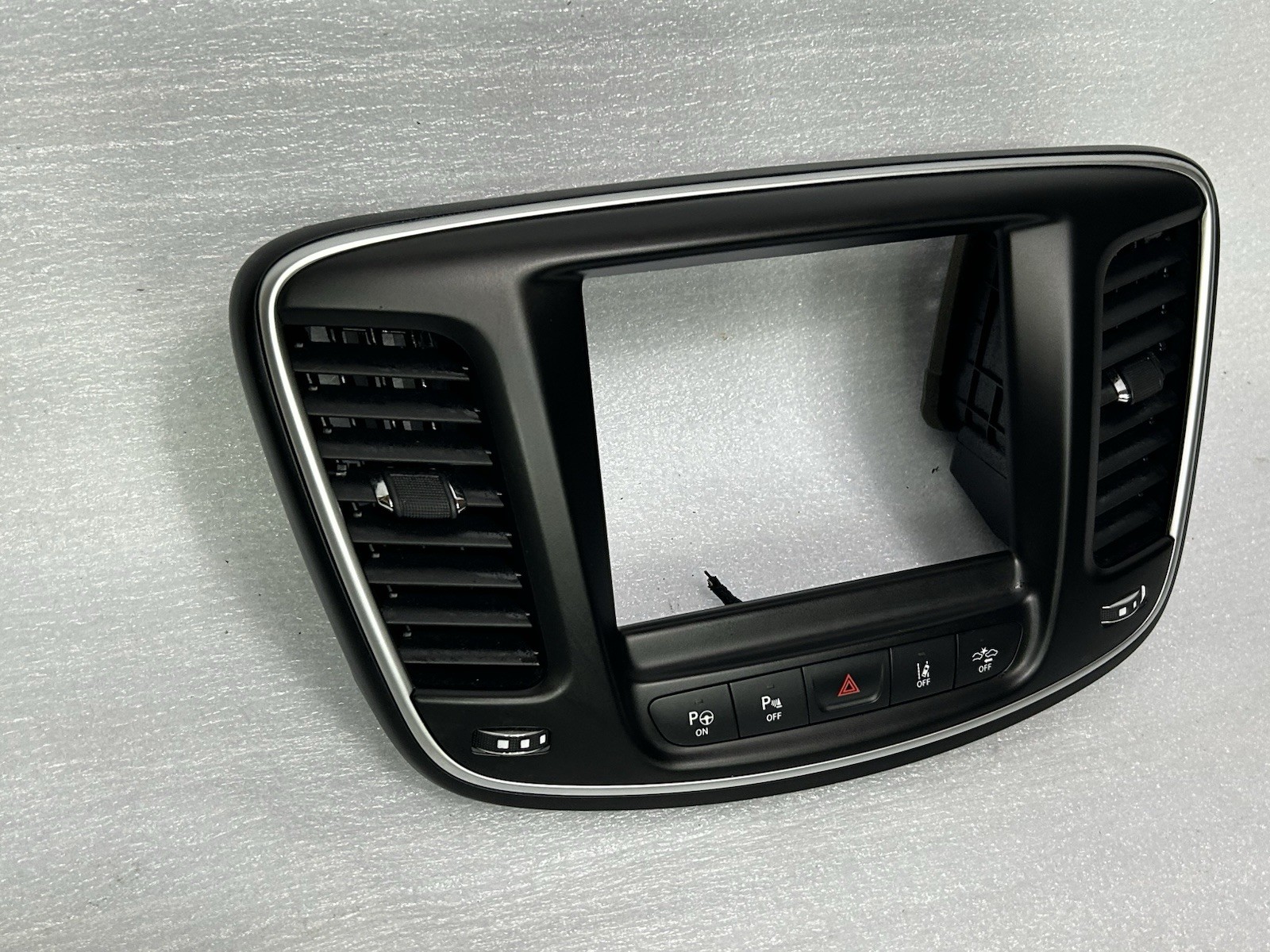 OEM 2015-2017 Chrysler 200 C Uconnect 8.4 Navigation Radio RA4 VP4 NA + BEZEL