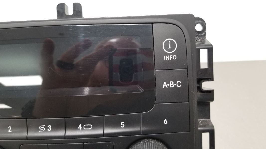 16 DODGE RAM 2500 RADIO AUDIO RECEIVER HEAD UNIT WITH DISPLAY 68245816AE